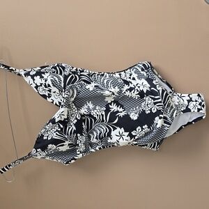 NWT Seeker 1 PC swimsuit 1